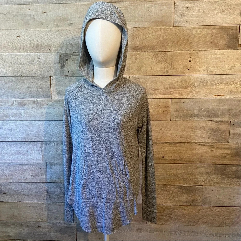 Aritzia TNA women’s heather grey hooded kangaroo oversized top in size xxs